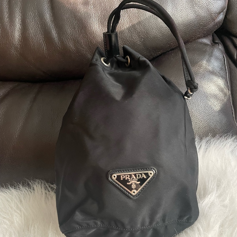 🖤PRADA mini bucket pouch🖤